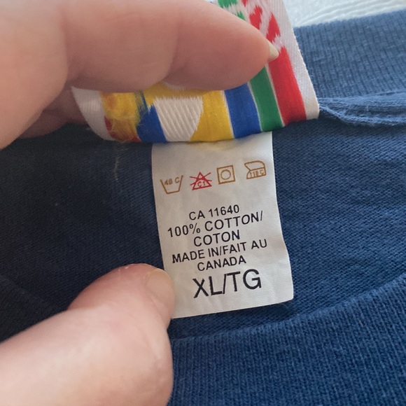 Unisex Canada Graphic Tee Size XL - Picture 4 of 5